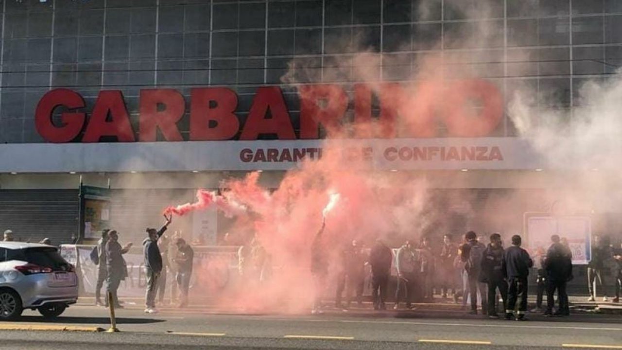 Garbarino: cierre de sucursales, 4500 puestos de trabajo en peligro y  protestas - Gestión Sindical