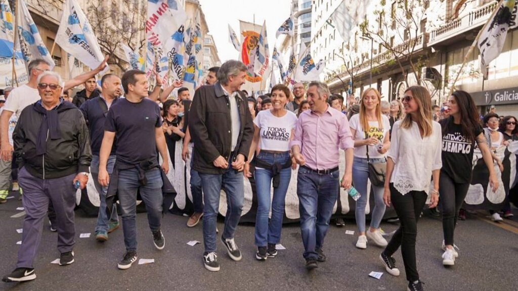 Máximo Kirchner y La Cámpora dijeron presente en la movilización.