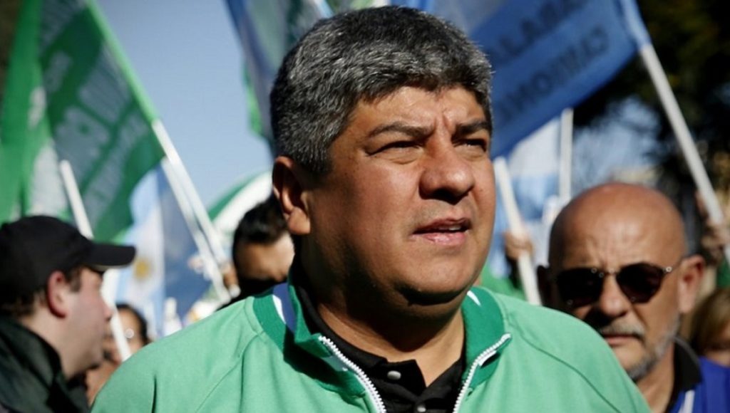 Pablo Moyano encabeza una protesta en la embajada de Chile por los camiones varados en la frontera
