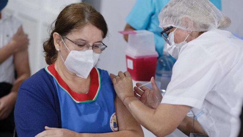 La Provincia confirmó que habrá vacunación libre para los docentes y descartó el pase sanitario