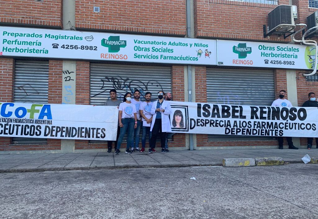 La protesta se realizó en una farmacia de Berazategui que es propiedad de la presidenta de COFA.