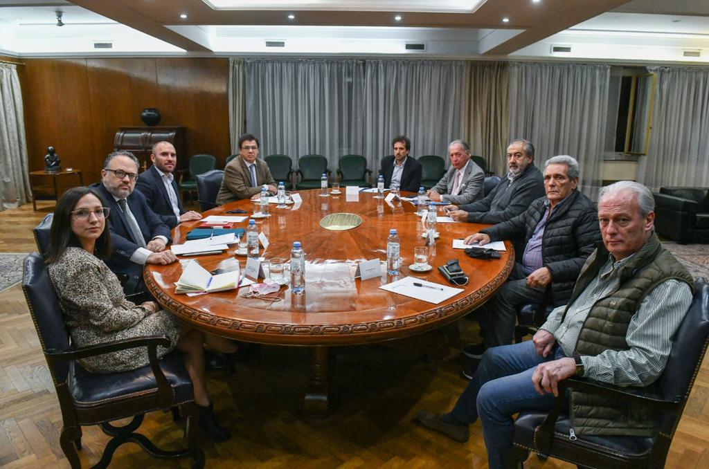 La mesa tripartita de trabajo fue convocada a partir de una iniciativa del presidente Alberto Fernández.