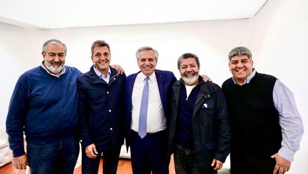 Pablo Moyano junto a Héctor Daer, Sergio Massa, Alberto Fernández y Gerardo Martínez, durante el reciente acto de la UOCRA.