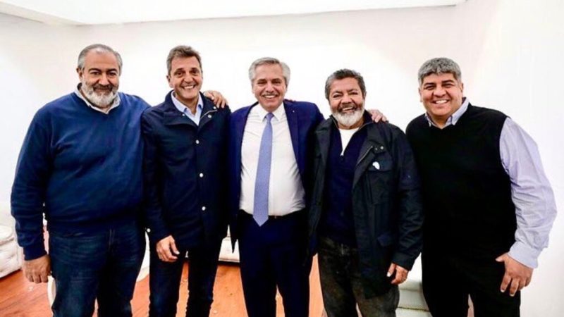 Pablo Moyano junto a Héctor Daer, Sergio Massa, Alberto Fernández y Gerardo Martínez, durante el reciente acto de la UOCRA.