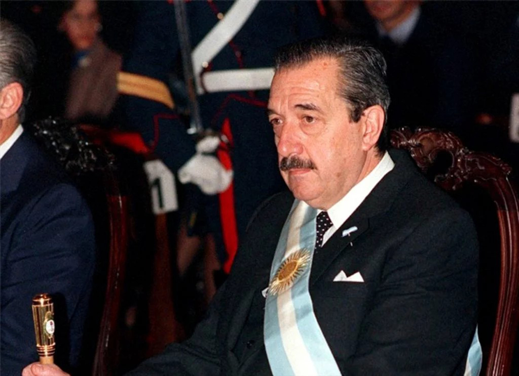 Raúl Alfonsín fue el más afectado por los paros generales: sufrió 13 durante sus cinco años y medio de gobierno.