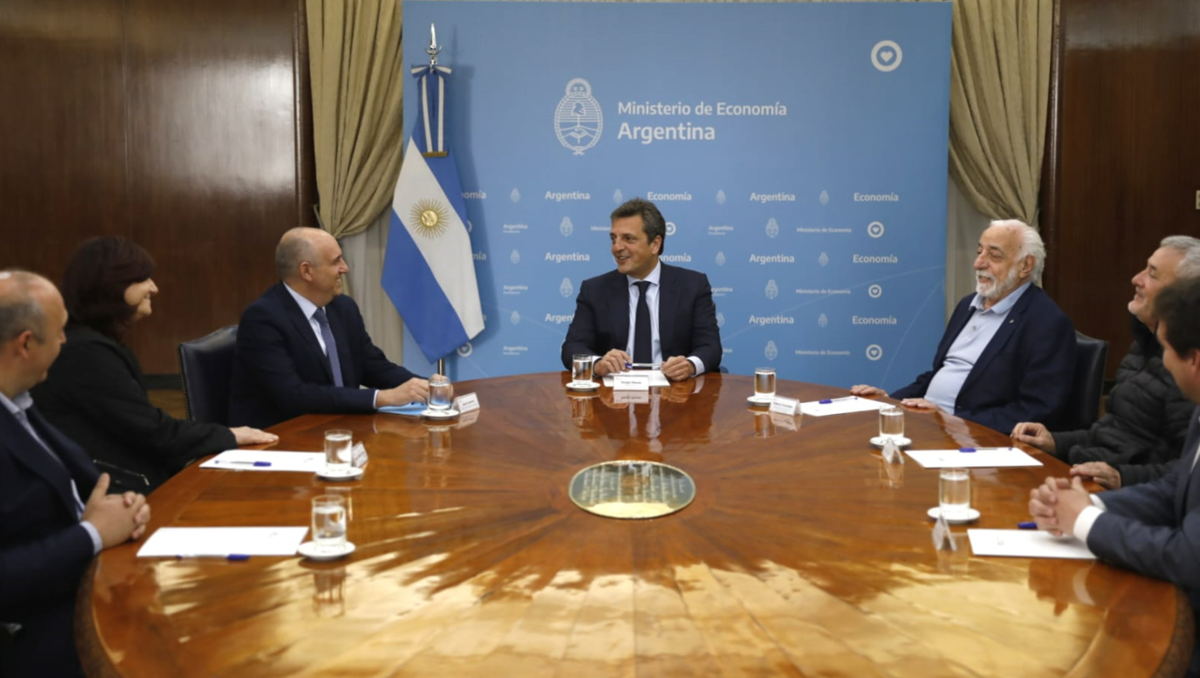 La UTA acordó un aumento salarial de 100% y levantó el paro de ...