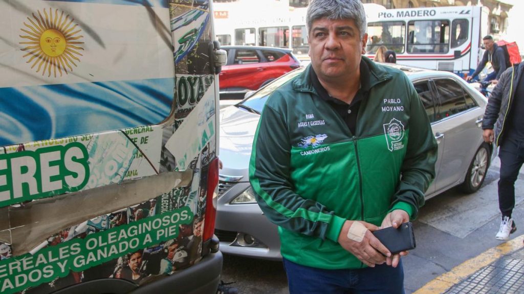 Tras mediar en el conflicto del neumático y prometer "no tensar la cuerda", Pablo Moyano endureció su postura.