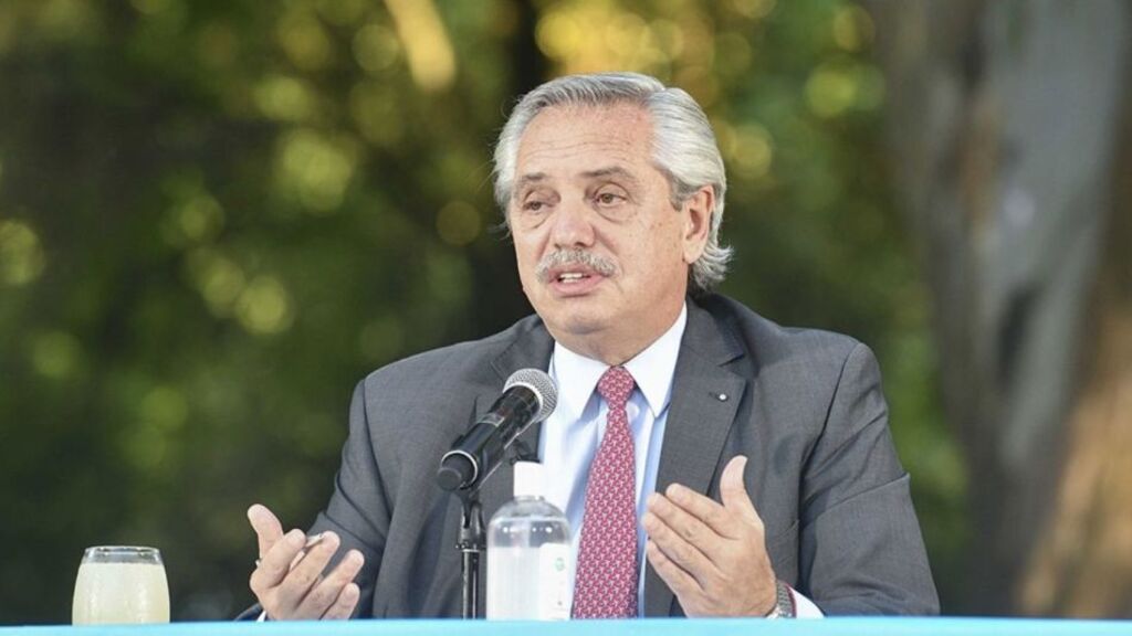 Alberto Fernández considera que el aumento por suma fija interfiere en las negociaciones paritarias.