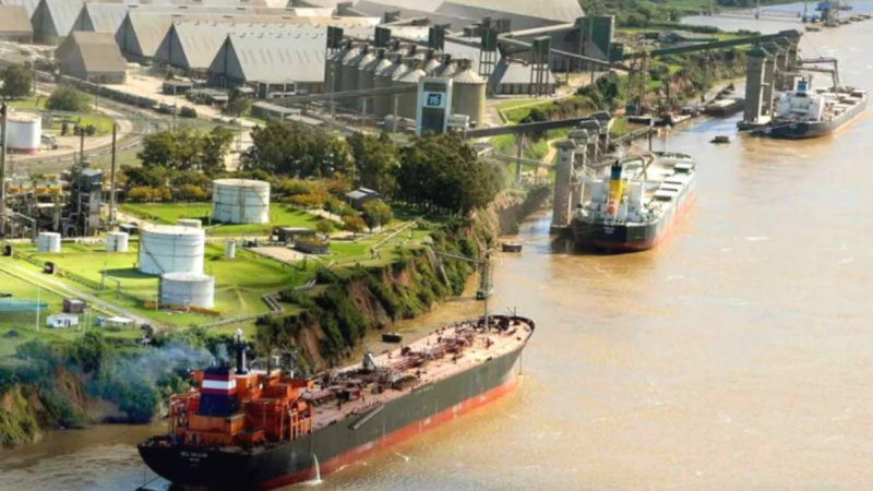 Para movilizar las cargas, la UIA pidió que se declare “esencial” la actividad del puerto de Rosario