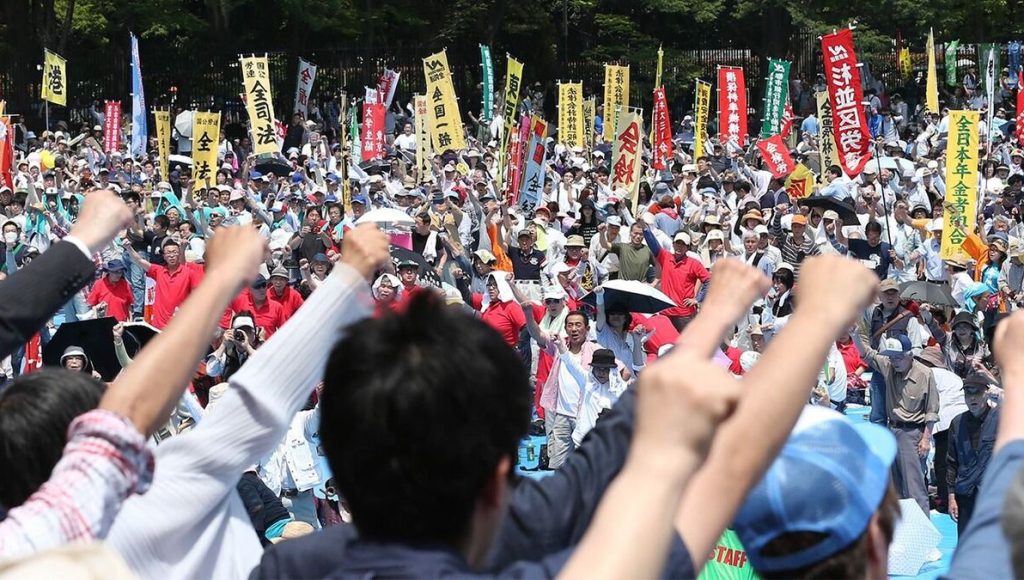 También afectados por la inflación, los sindicatos japoneses piden la mayor suba salarial en 28 años