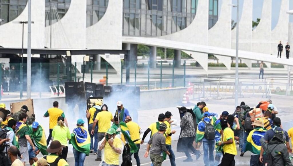 Manifestantes bolsonaristas intentaron este domingo producir un golpe de estado contra Lula da Silva.