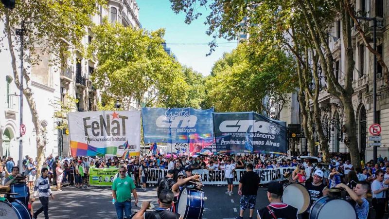 La CTA Autónoma marchó este martes con duras críticas a Alberto Fernández y Massa