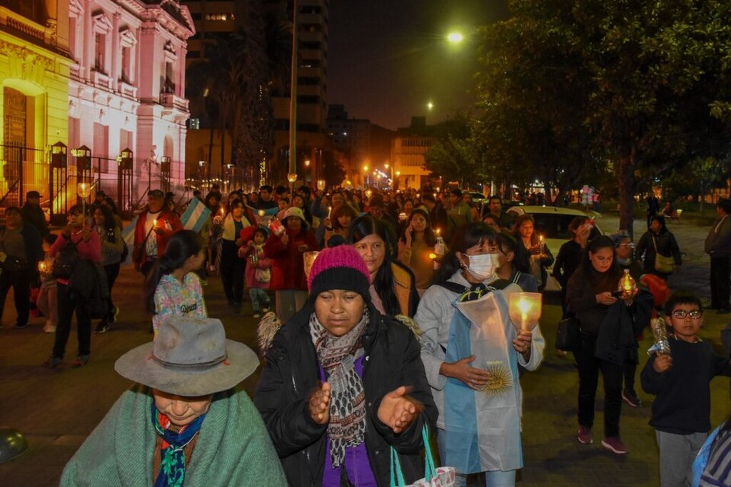 En la noche de este domingo hubo una marcha de antorchas en Jujuy.