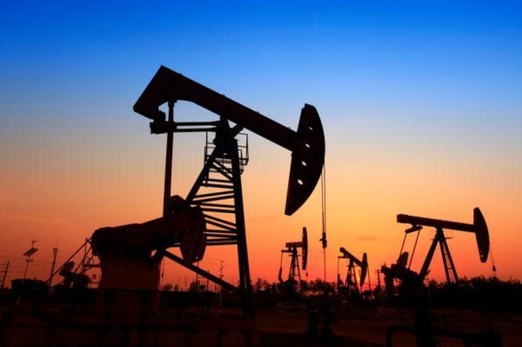 El sector con mejor salario es el de extracción de petróleo crudo y gas natural, con un promedio de $938.385 netos.