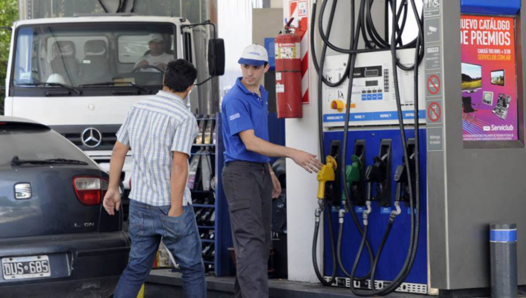 propinas, Estación de Servicio, nafta