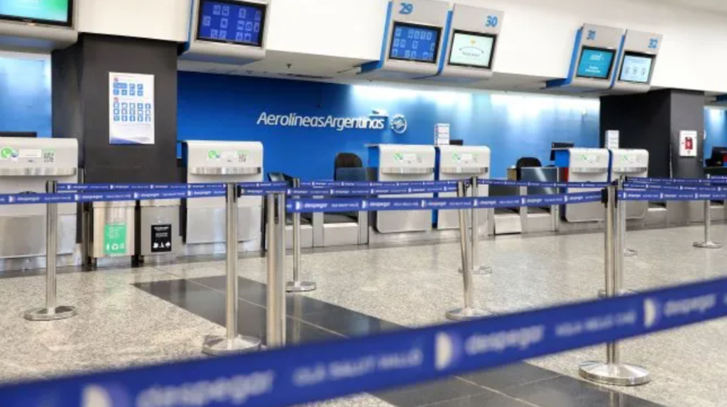 Para Cirielli, los paros en Aerolíneas generaron "un descontento en los pasajeros y la sociedad".