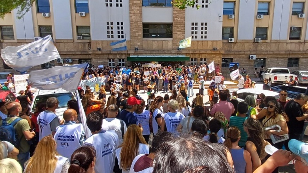 Cornejo, cierre de escuelas en Mendoza