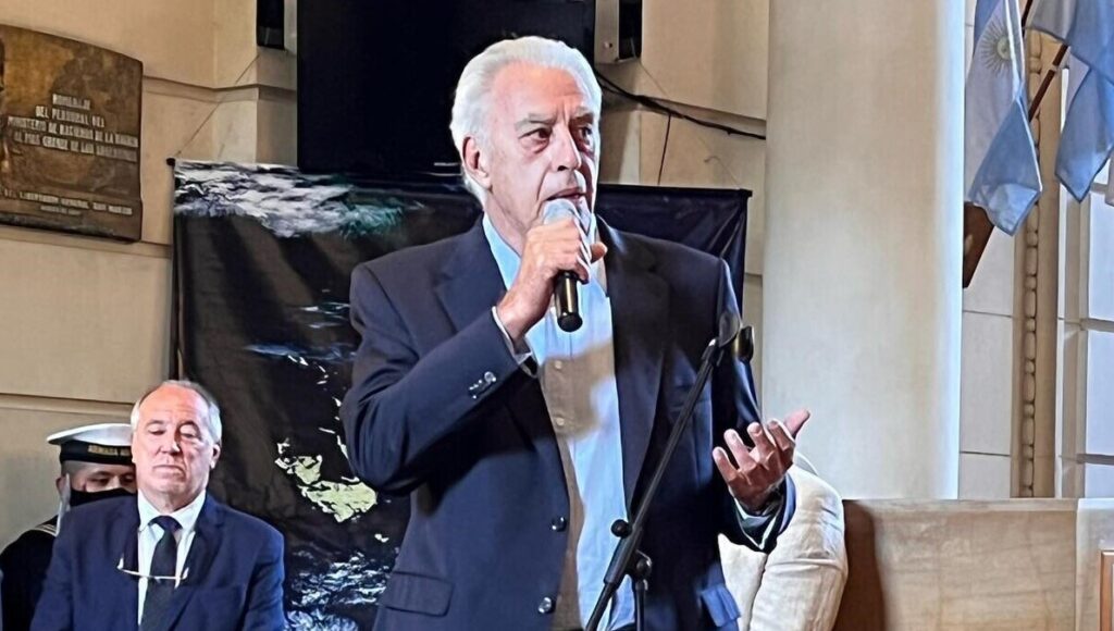 Aduaneros, Carlos Sueiro