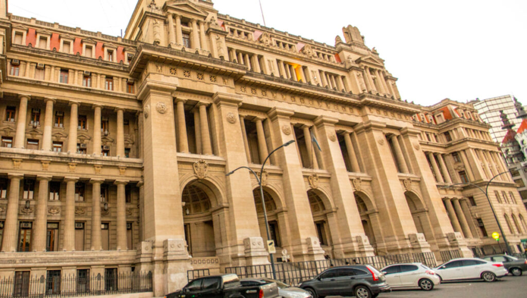 Tribunales
