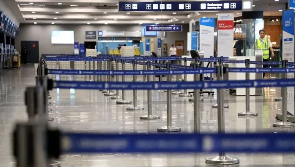 En reclamo salarial, ATE anunció un semana de paros en todos los aeropuertos y culpó al Gobierno
