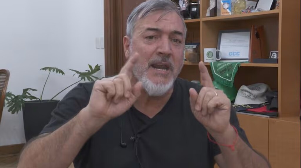 Para Aguiar, “da asco escucharlo” a Milei..