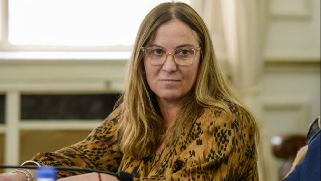 massismo, Valeria Arata