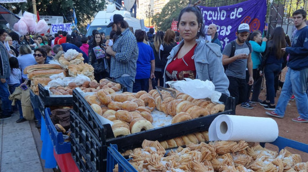 mujeres cuentapropistas, venta ambulante, vendedora ambulante